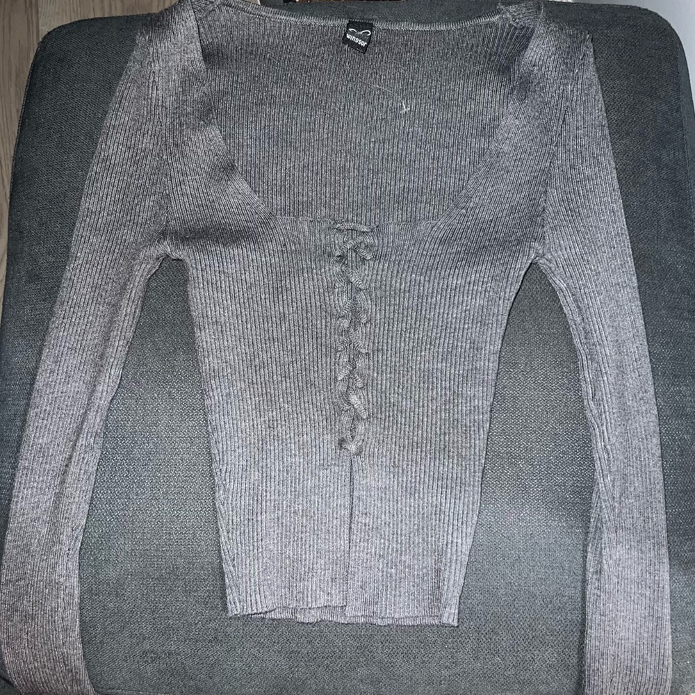 Windsor Gray Crew Neck Top with Slim Fit